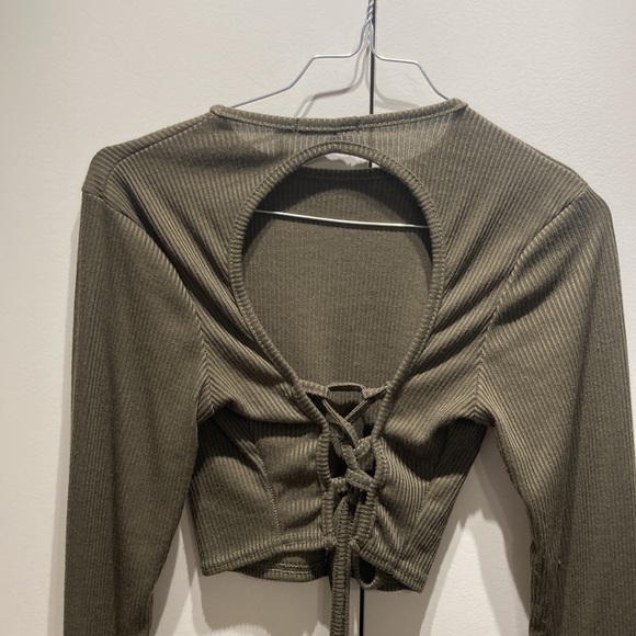 Nasty Gal Open Strappy Back Cropped Long Sleeve - Picture 5 of 5